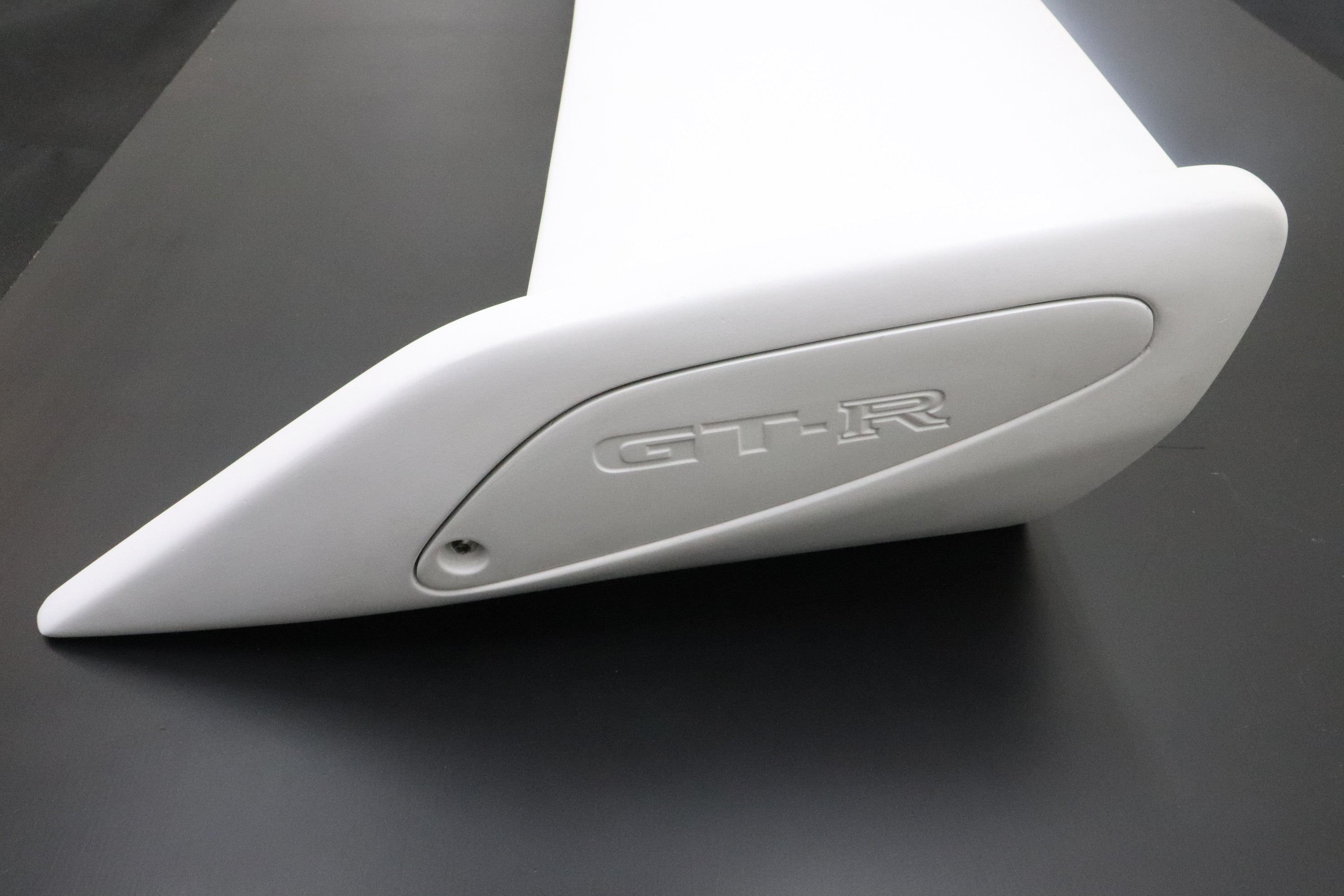 MEIKU メイク リア ウィング GT-R風 FRP スカイライン R33 4ドア ##876101002 – トラスト企画オンラインショップ